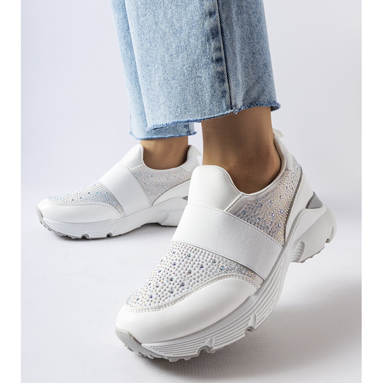 Valkoiset tennarit hopeisilla Milea-koristeilla valkoinen 1