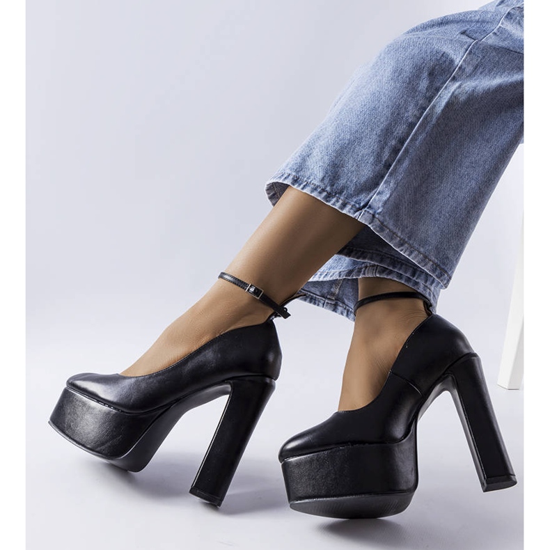 Hervén mustat korkokengät 2