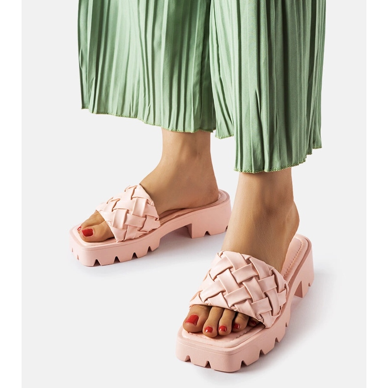 Vaaleanpunaiset varvastossut Lora-traktorin pohjalla vaaleanpunainen 1