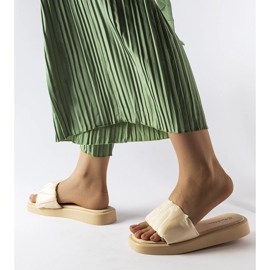 Boulevardin beigenväriset röyhelöillä koristellut liukusäätimet valkoinen 1