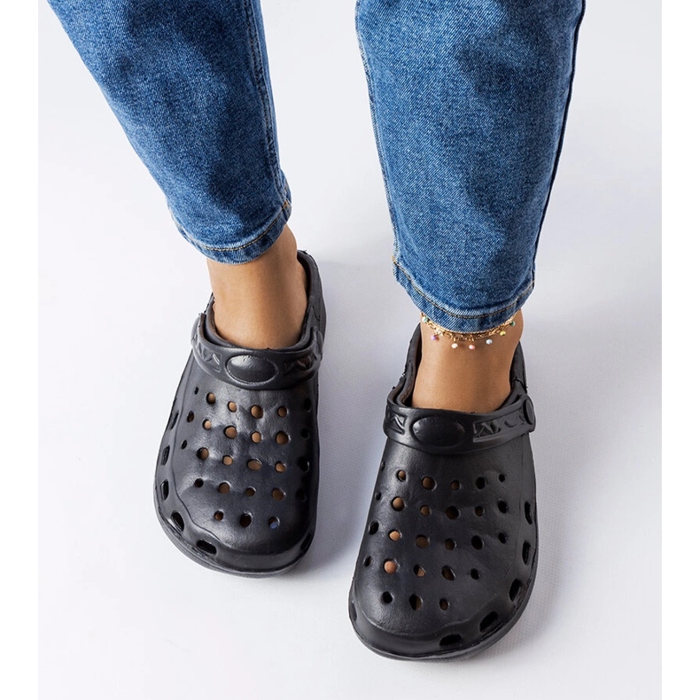 Hayesin mustat vaahtomuovisandaalit 1