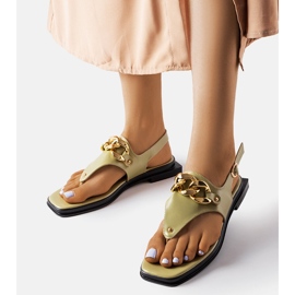 Vihreät varvasandaalit ketjulla Malista 1