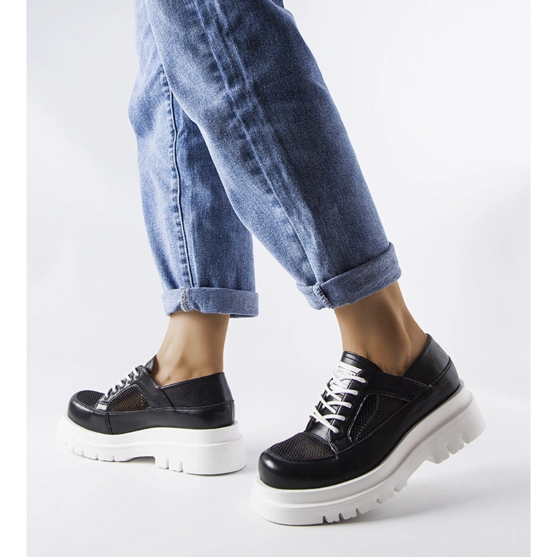 Inna Mustat harjakattoiset massiiviset Tasmin-kengät 1