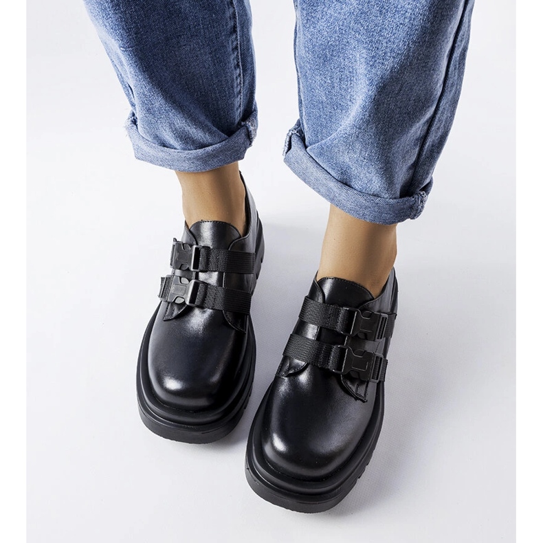 Prosperon mustat alustakengät 1