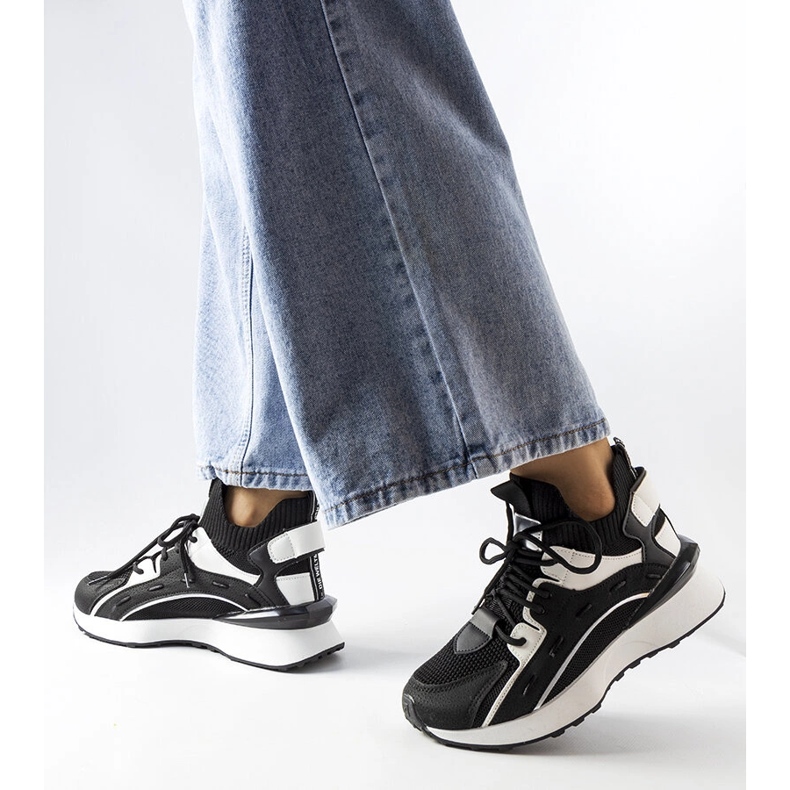 Inna Mustavalkoiset tyylikkäät Beginsin lenkkarit 1