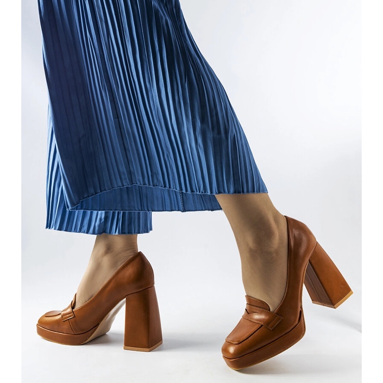 Inèsin ruskeat korkokengät 1