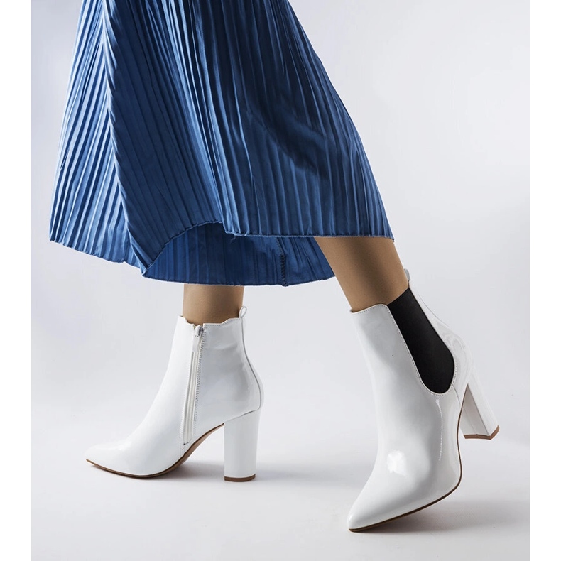 Tollassa valkoiseksi lakatut Dolla-saappaat valkoinen 1