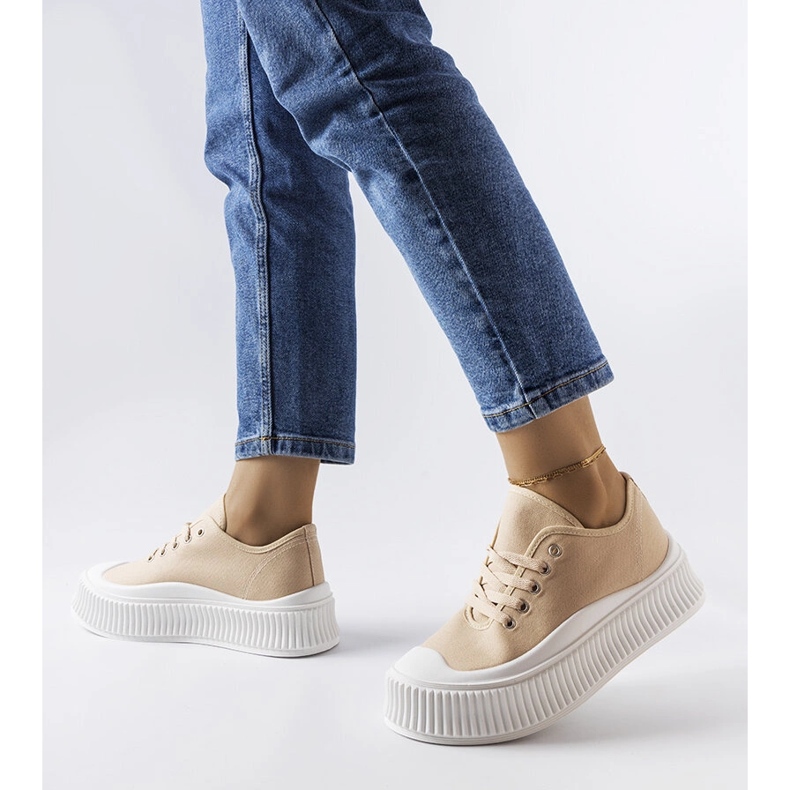 Castanthein beigenväriset alustalenkkarit 1