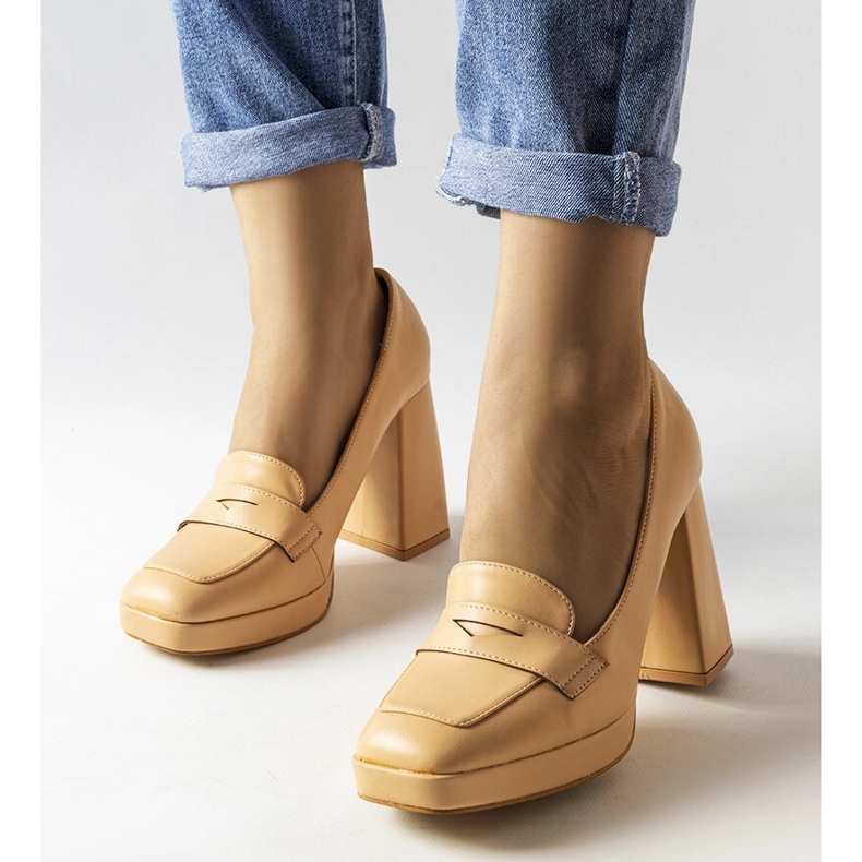 Inèsin beigenväriset korkokengät 1