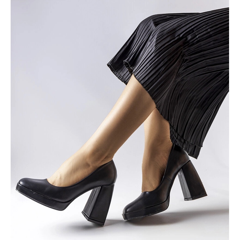 Maillyn mustat korkokengät 1