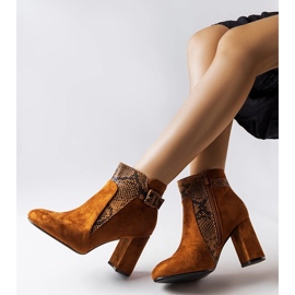 Ruskeat saappaat, joissa käärmetäyte eko-mokkaa Daamen 1