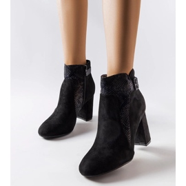 Mustat saappaat, joissa käärme-sisäke eko-mokkaa Daamen 1