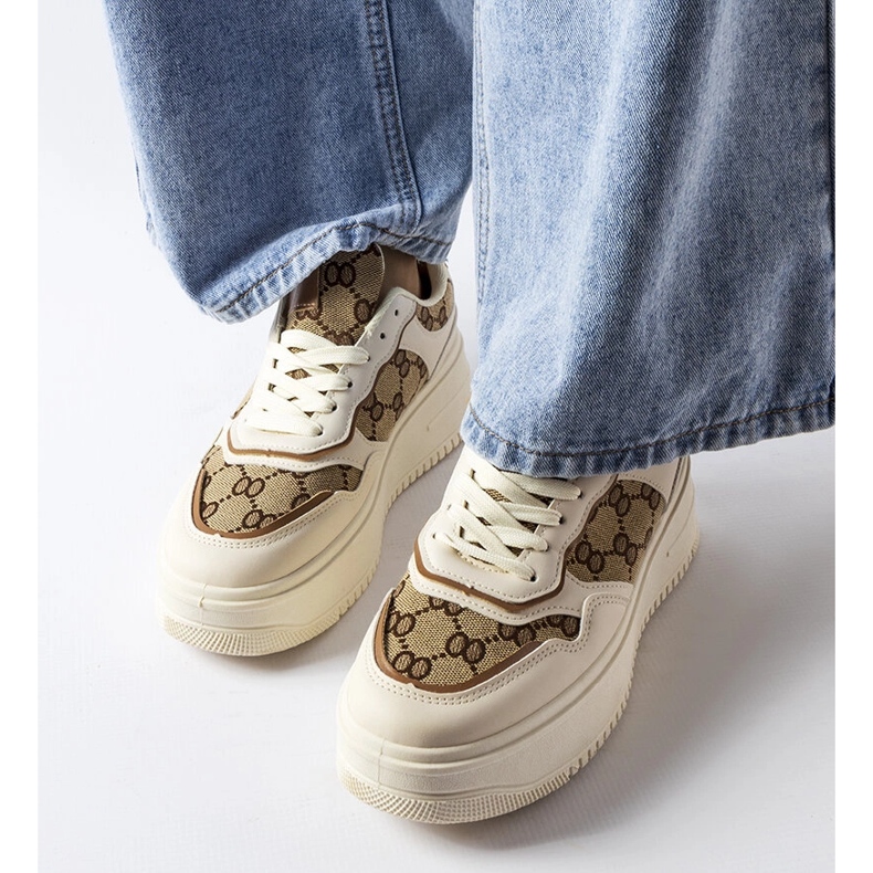 Inna Beiget tennarit, joissa on Conte-monogrammi 1