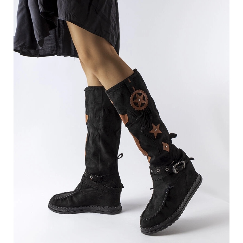 Inna Putignanon mustat boho-tyyliset saappaat 1