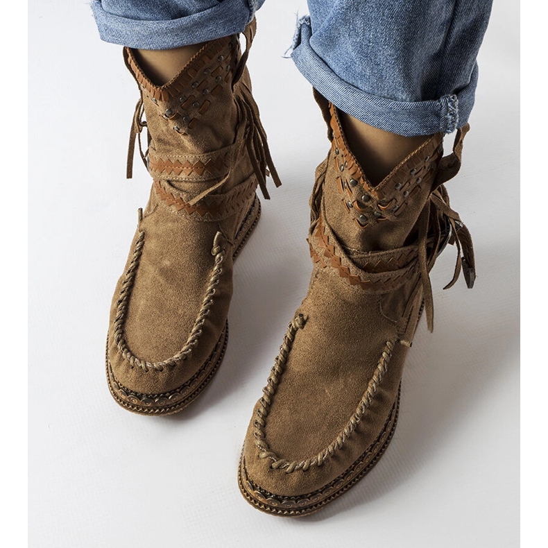 Inna Beausoleilin tummanruskeat kiila saappaat 1