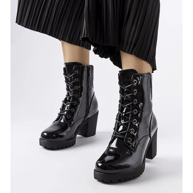 Mustat eristetyt Lanzan nilkkurit 1