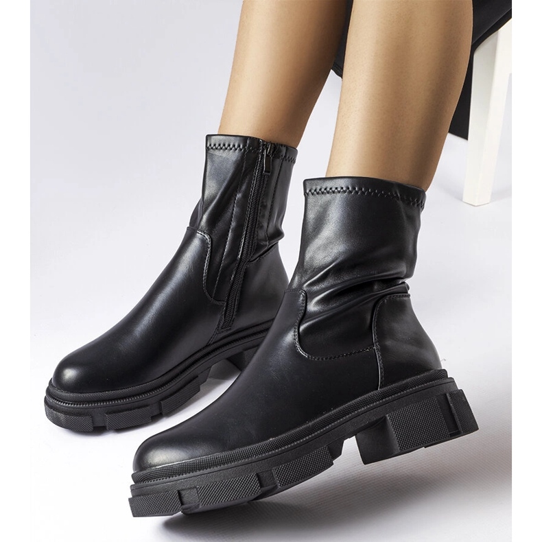 Mustat eristetyt Helvin saappaat 1