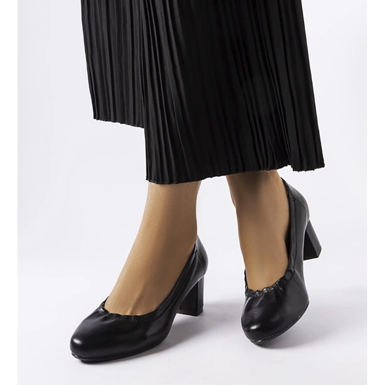 Inna Ploufe mustat pumput lohkossa 2