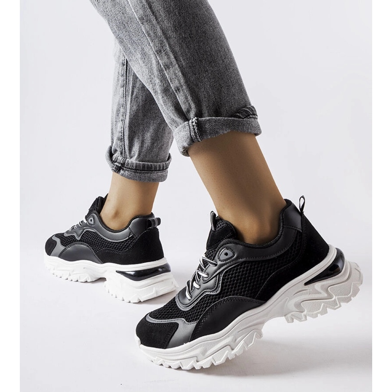 Inna Rositan mustat lenkkarit, joissa on näkyvä kulutuspinta 1