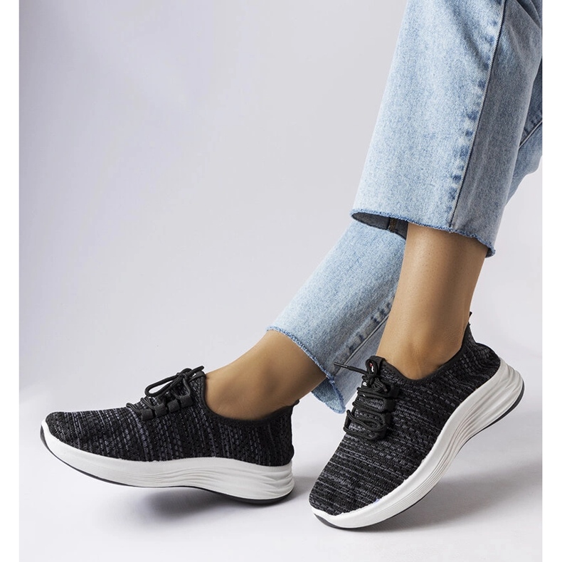 Tommason mustat kangaslenkkarit 1