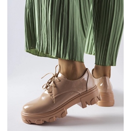 Beige kiiltonahka kengät Kelly 1