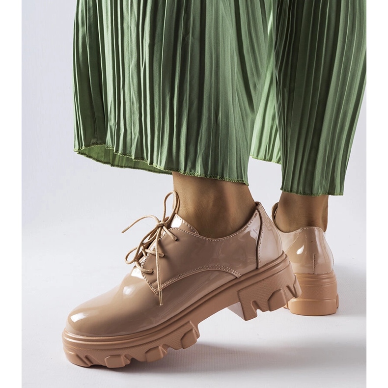 Beige kiiltonahka kengät Kelly 1