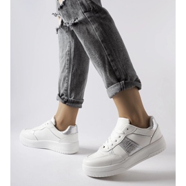 Valkoiset ja hopeiset urheilulenkkarit Parmasta valkoinen 1