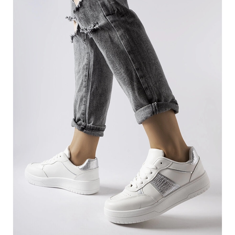 Valkoiset ja hopeiset urheilulenkkarit Parmasta valkoinen 1