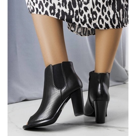 Annan mustat harjakattoiset nilkkurit 1