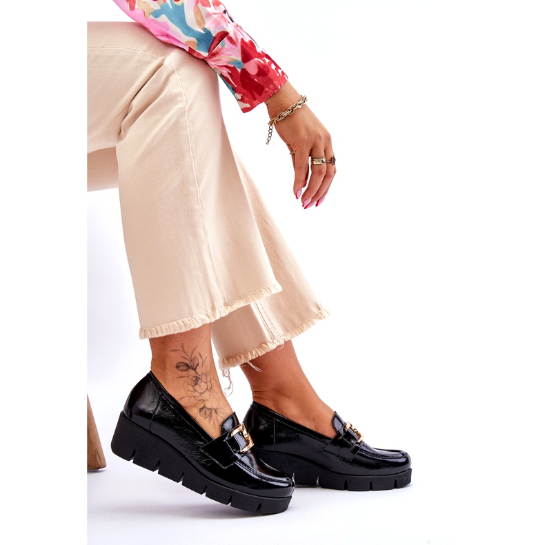 Lemar Kiiltonahkaiset mokasiinit, joissa koriste kiilassa, musta 4