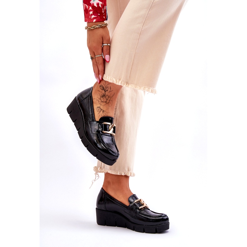 Lemar Kiiltonahkaiset mokasiinit, joissa koriste kiilassa, musta 2