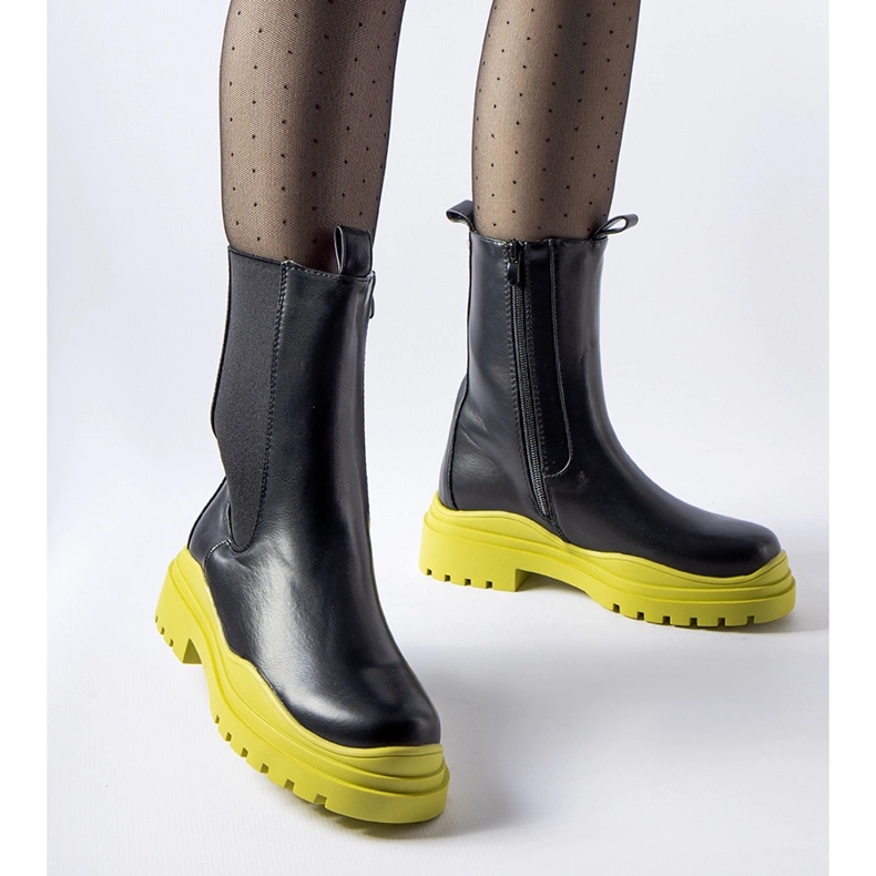 Delebio mustat saappaat värillisellä pohjalla 1