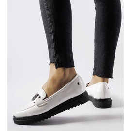 Inna Vincezan valkoiset patentoidut kiilat valkoinen 1