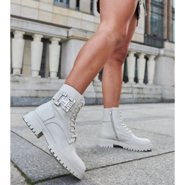 Inna Beiget työläishatut koristeellisilla Guevara-zirkoneilla 1