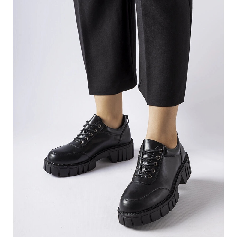 Mustat massiiviset klassiset Severino-kengät 1