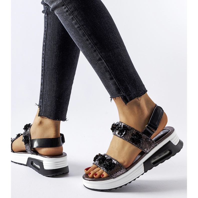 Inna Harmaat Stamfordin kukkasandaalit hopea 1