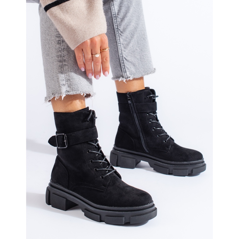 Mustat naisten laukut paksussa Shelovet-pohjassa 1