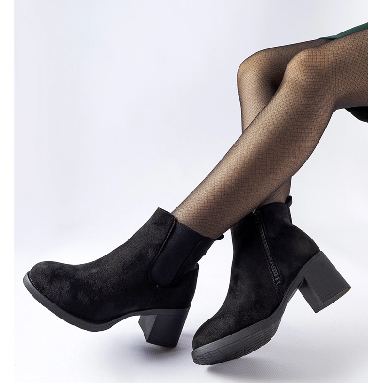 Mustat nilkkurit ekologista Pacific-mokkanahkaa 1