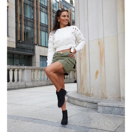 Mustat nilkkurit, jotka on koristeltu Melisurgo-zirkoneilla 1