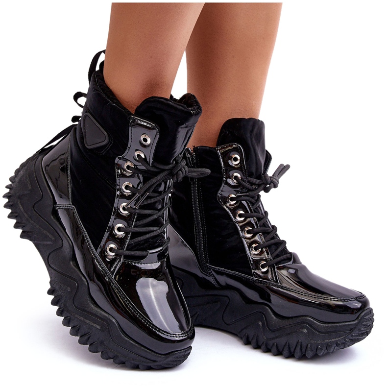 Eristetyt nilkkurit massiivisella alustalla, mustat 3