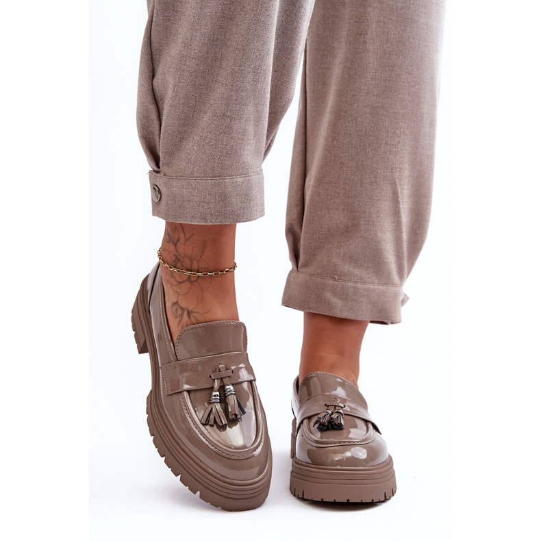 Kiiltonahkaiset hapsut, tumma beige Velenase 2