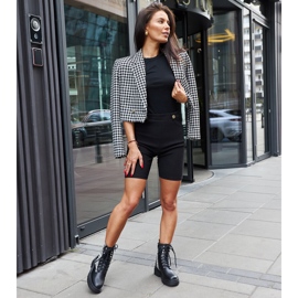 Alfeon mustat eristetyt nilkkurit, joissa on koiranhammaskuvio 1