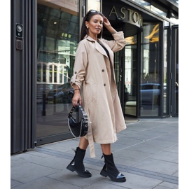 Inna Albertinan mustat patentoidut nilkkurit 1