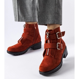 Punaiset eristetyt nilkkurit, joissa miellyttävä vetoketju punainen 1