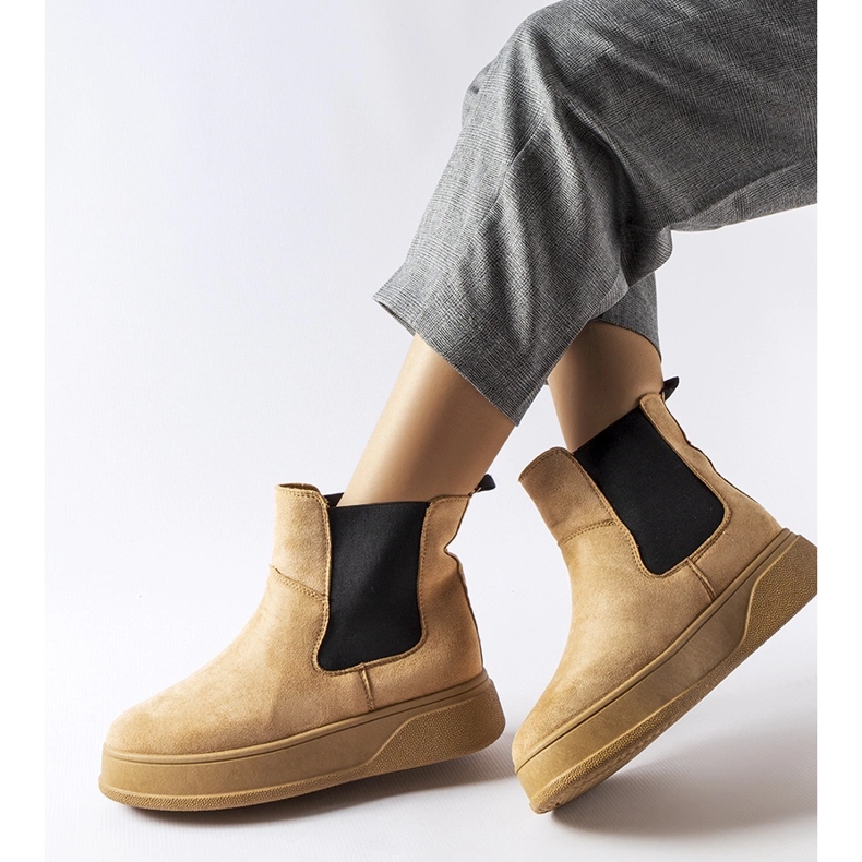 Tummanbeiget nilkkurit Benilden alustalla 1