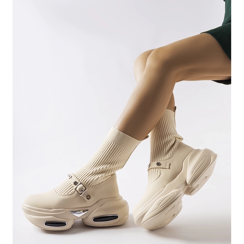 Ivanan kermanväriset nilkkurit, joissa sukkapäällinen beige 1