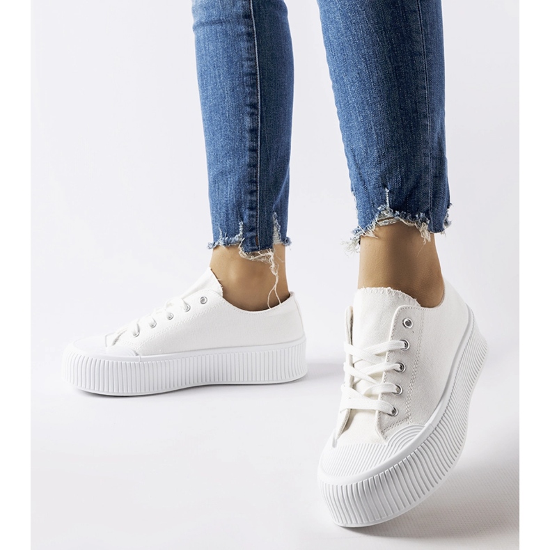 Valkoiset lenkkarit paksulla Fortunata-tasolla valkoinen 1