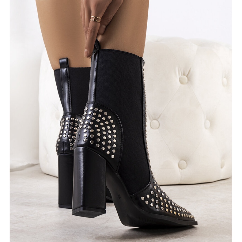 Rainan mustat korkeakorkoiset nilkkurit 2