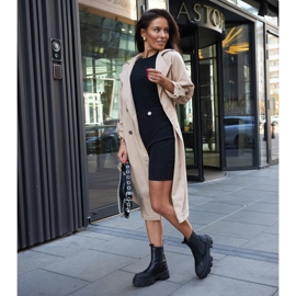 Mustat nilkkurit, joissa on näkyvä Moriano-pinta 1