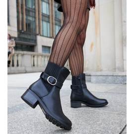 Mustat nilkkurit koristeellisella Archuleta-soljella 2